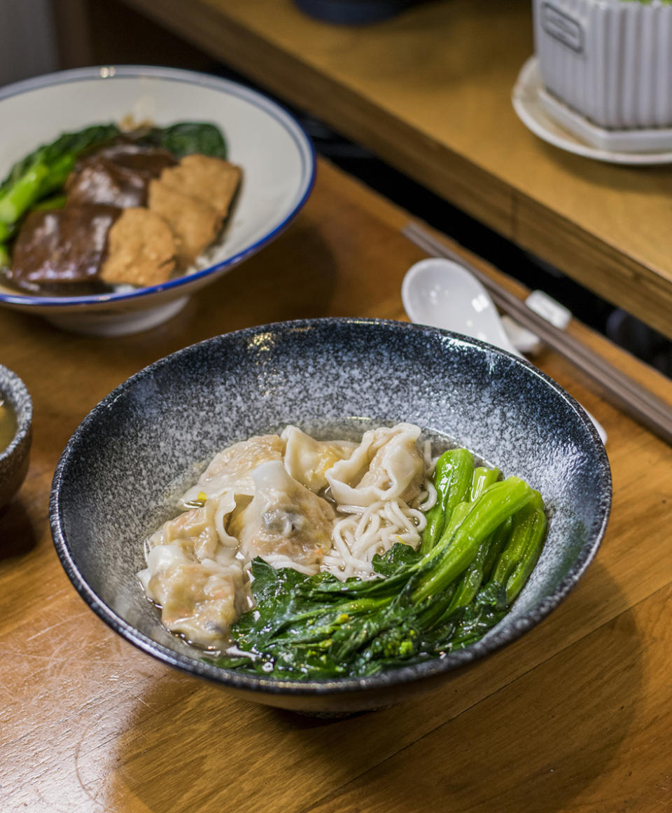 灣仔美食︱藍屋新素食店 像真度高素咖喱羊腩飯+清湯餃子麵