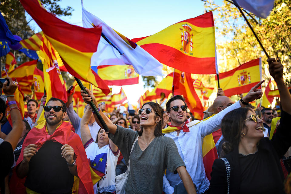 Spanish-unity supporters demonstrate in Barcelona