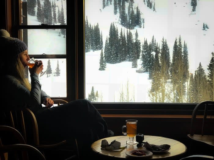 Drinks with a view at the Sitzmark Club in Alta Lodge