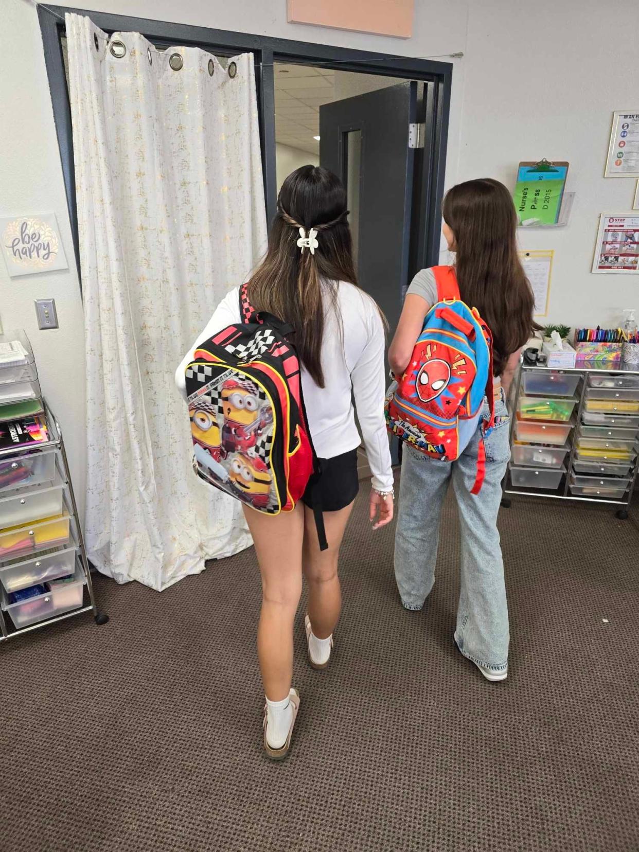 El Paso high school seniors are embracing a national trend - toting kid-like back packs for their senior year tradition. Popular themes include Minions and Spiderman.