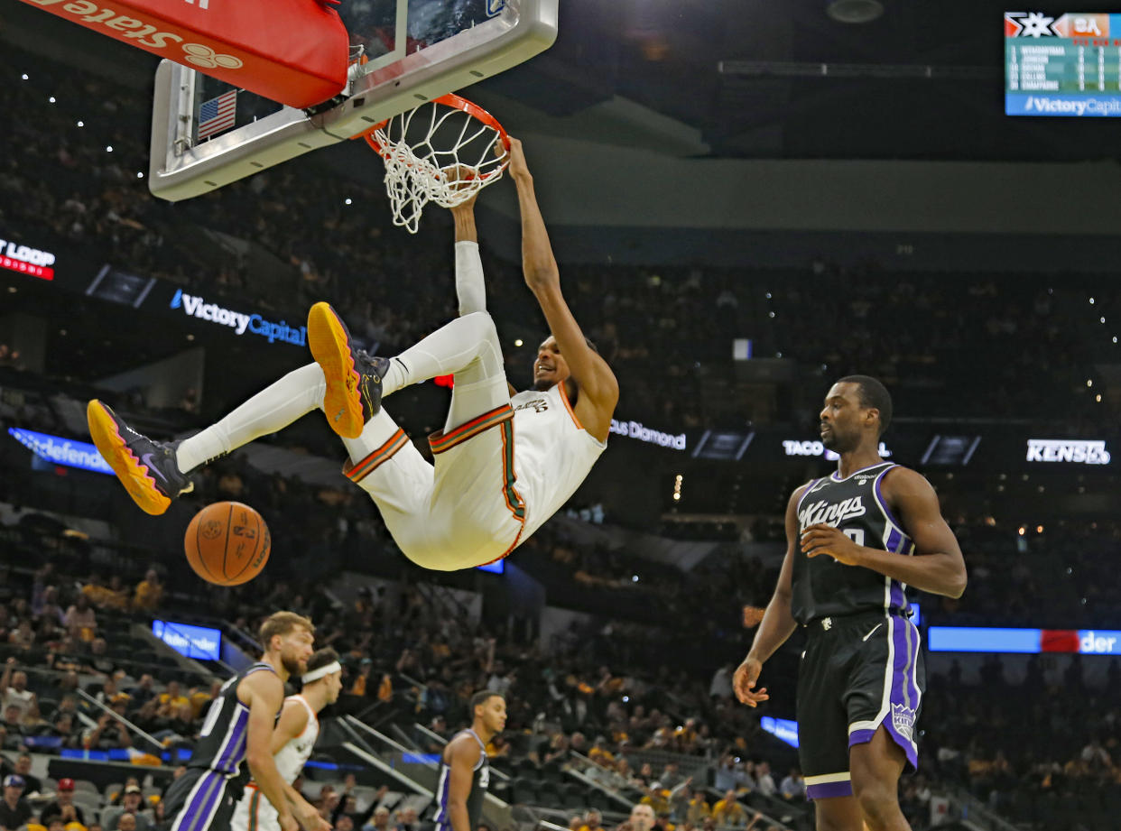 San Antonio Spurs rookie Victor Wembanyama dunks past Sacramento's Harrison Barnes during an NBA in-season tournament game at Frost Bank Center in San Antonio, on Nov. 17, 2023. (Photo by Ronald Cortes/Getty Images)