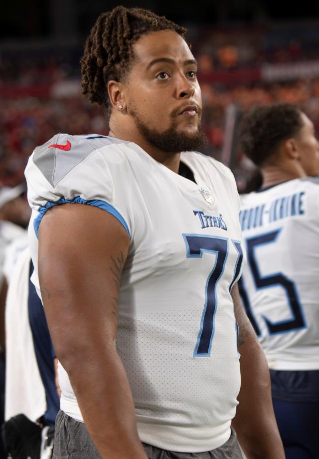 Tennessee Titans OT Kendall Lamm announces positive COVID-19 test