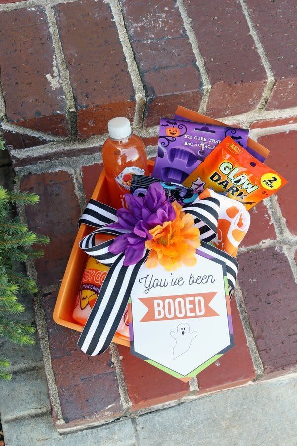 budget halloween basket spooky basket ideas