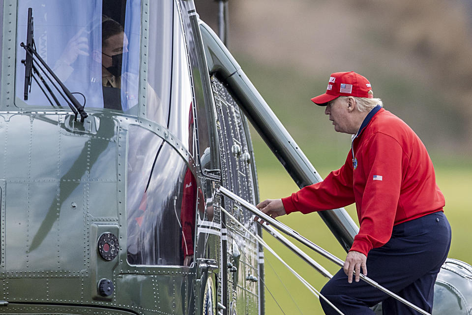 STERLING, VIRGINIA - NOVEMBER 27: US President Donald Trump walks to Marine One at Trump National Golf Club on November 27, 2020 in Sterling, Virginia. President Trump heads to Camp David for the weekend after playing golf. (Photo by Tasos Katopodis/Getty Images) (Photo by Tasos Katopodis/Getty Images)