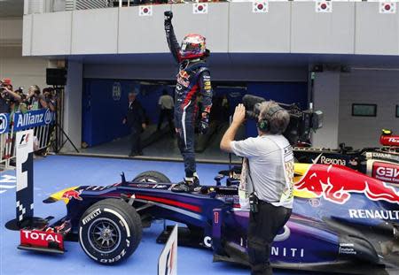 <b>KOREA</b> - Fourth win in a row for the German<br><br> Running Points total: Vettel 272, Alonso 195, Raikkonen 167<br><br> Fourth win in a row for the German, on pole again, for a hat-trick of Korean victories. Alonso finished sixth.<br><br> QUOTE: "He has won already," commented Hamilton. "Personally, I feel for the fans because I remember the period of time when Michael Schumacher was winning."<br>