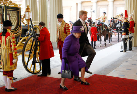 Britain's Queen Elizabeth and King Willem-Alexander of the Netherlands arrive at Buckingham Palace, in London, Britain October 23, 2018. REUTERS/Peter Nicholls