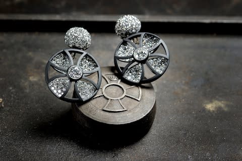 Hemmerle earrings in blackened silver, white gold and iron with diamonds