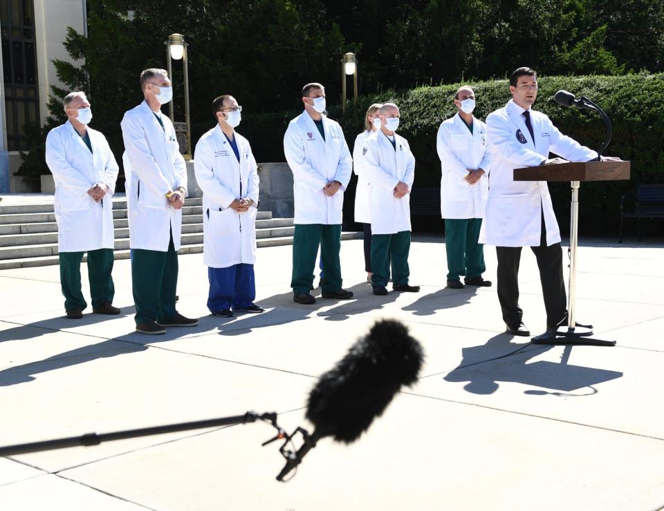 L'équipe médicale de Donald Trump au grand complet face à la presse ce samedi.  - Brendan Smialowski