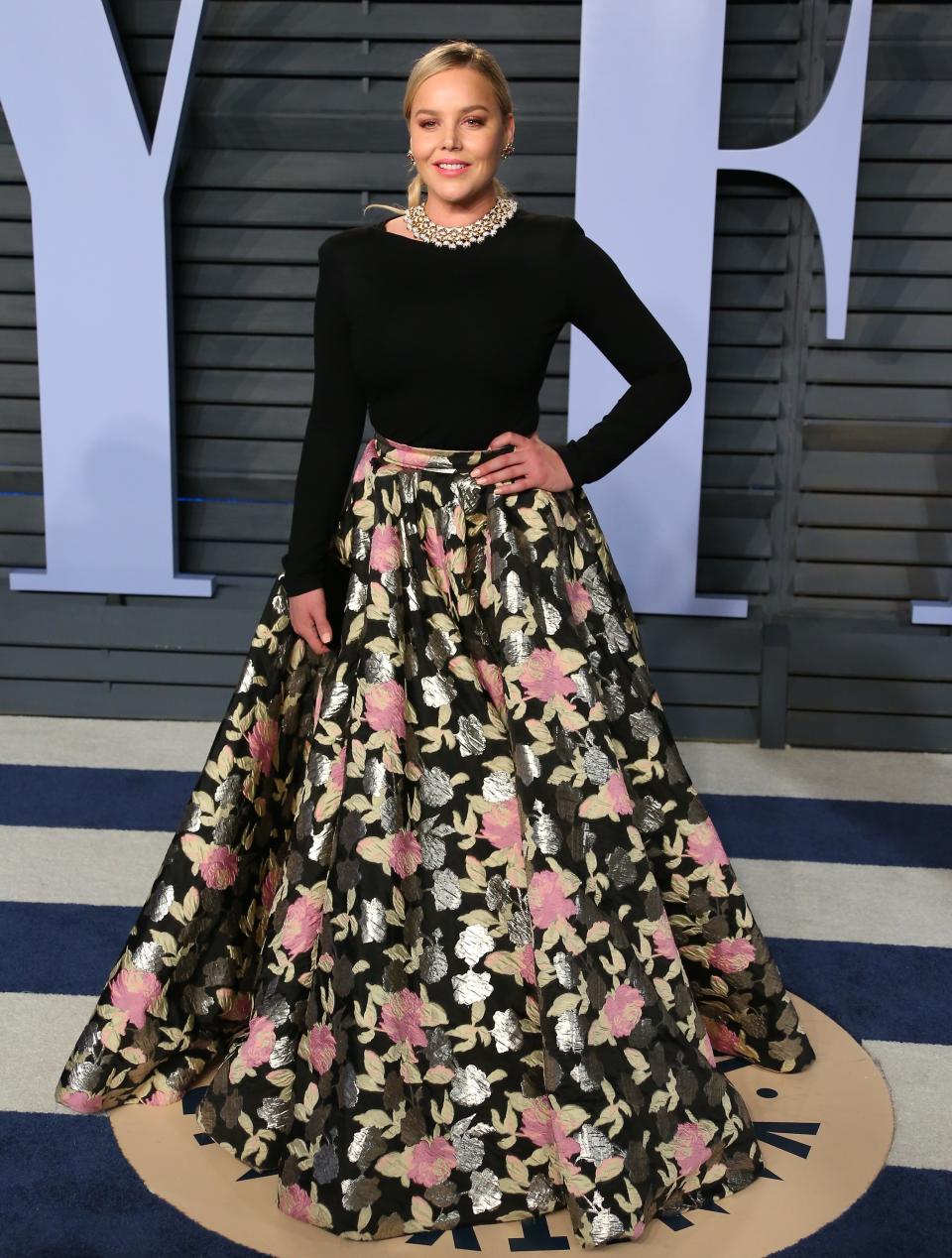 <p>Wow. Das opulente A-Linien-Kleid mit Material-Mix und trendigem Blumenprint sorgte für einen oscar-reifen Auftritt. (Bild: Getty Images) </p>