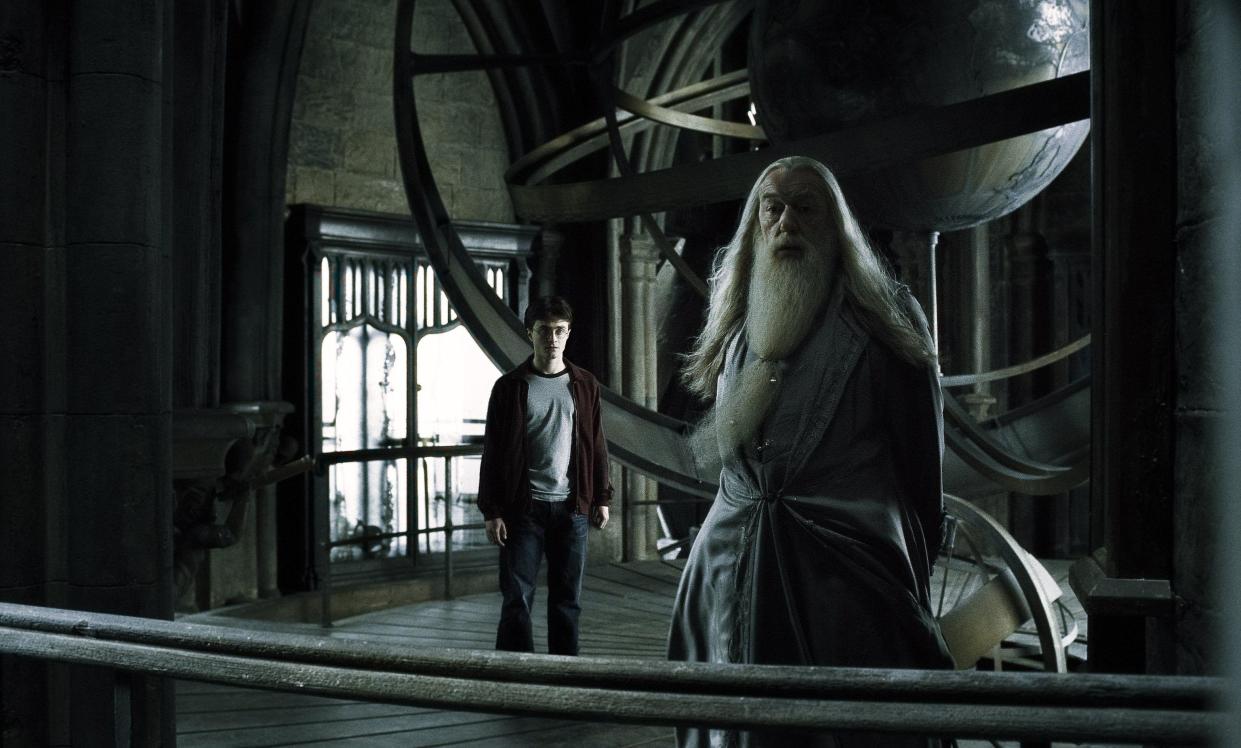 Original Film Title: HARRY POTTER AND THE HALF-BLOOD PRINCE.  English Title: HARRY POTTER AND THE HALF-BLOOD PRINCE.  Film Director: DAVID YATES.  Year: 2009.  Stars: MICHAEL GAMBON; DANIEL RADCLIFFE. Credit: WARNER BROS. PICTURES / Album