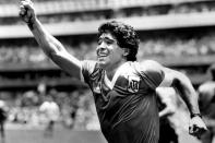 <a href="https://www.parismatch.com/Actu/Sport/Diego-Maradona-une-vie-et-une-carriere-en-images-1713546#xtor=AL-23" rel="nofollow noopener" target="_blank" data-ylk="slk:Retrouvez toutes les photos sur ParisMatch.com;elm:context_link;itc:0;sec:content-canvas" class="link ">Retrouvez toutes les photos sur ParisMatch.com</a>