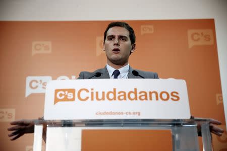 Ciudadanos party leader Albert Rivera speaks a news conference in Madrid, Spain, November 11, 2015. REUTERS/Susana Vera