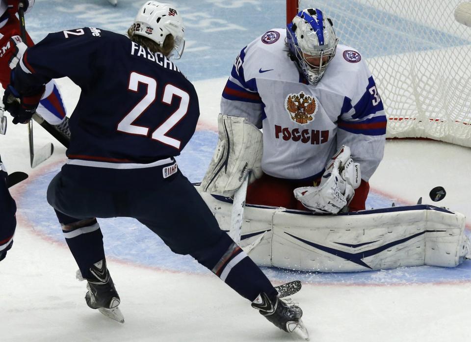 Hudson Fasching (L) of the U.S. tries to score past Russia's goalie Andrei Vasilevski during the first period of their quarter-final game at the IIHF World Junior Championship ice hockey game in Malmo, Sweden, January 2, 2014. REUTERS/Alexander Demianchuk (SWEDEN - Tags: SPORT ICE HOCKEY)