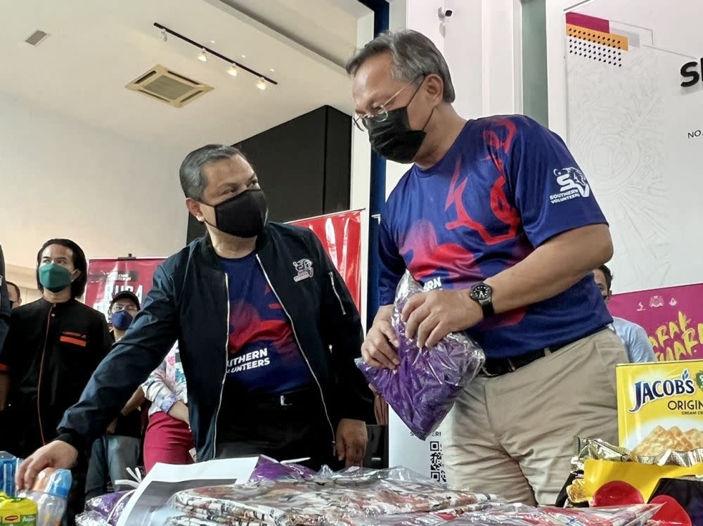 Datuk Hasni Mohammad (right) and Johor deputy state secretary On Jabbar with the contributions collected at the Johor Malaysia Games  secretariat office in East Ledang, Iskandar Puteri. — Picture by Ben Tan