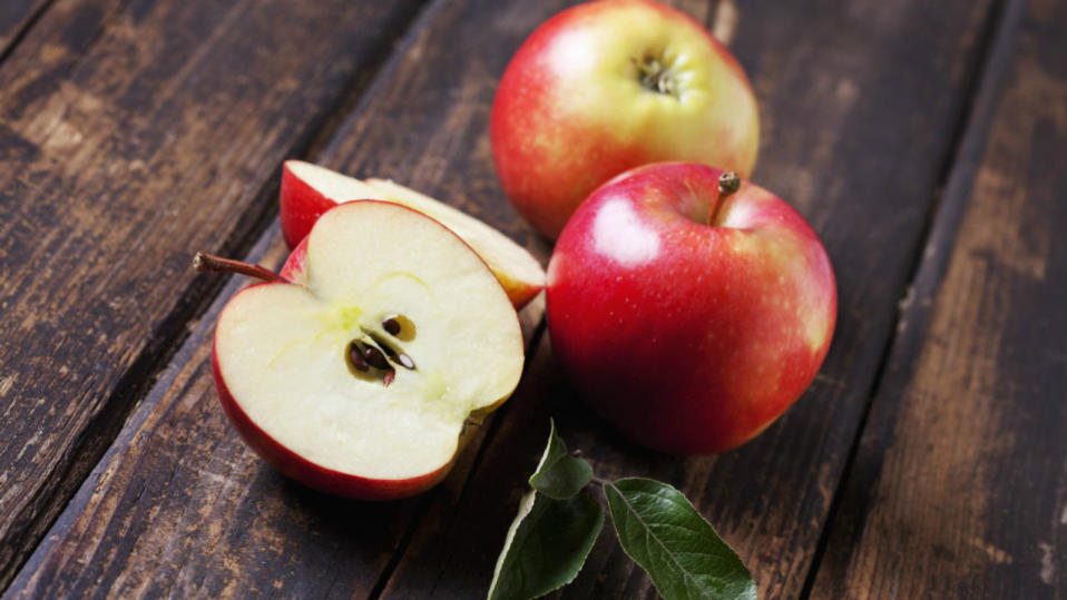 Apples help lower cholesterol