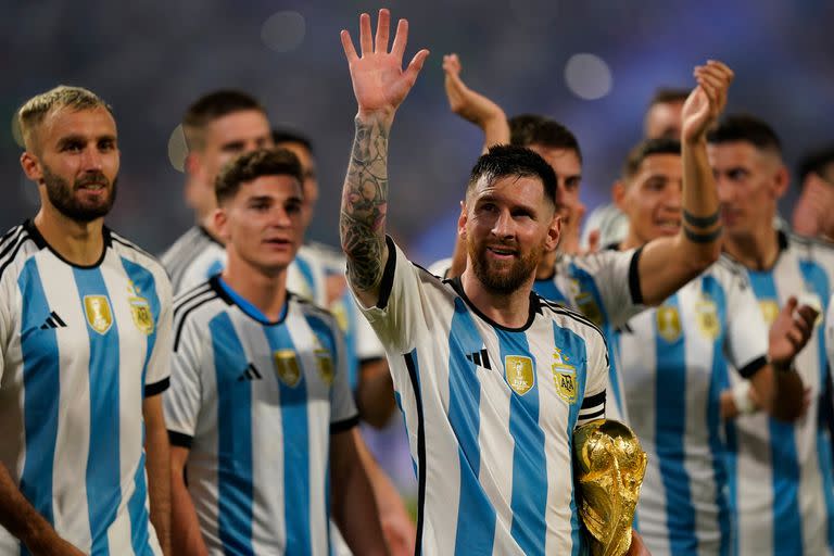 La ceremonia con la Copa luego del partido que disputaron Argentina y Curazao