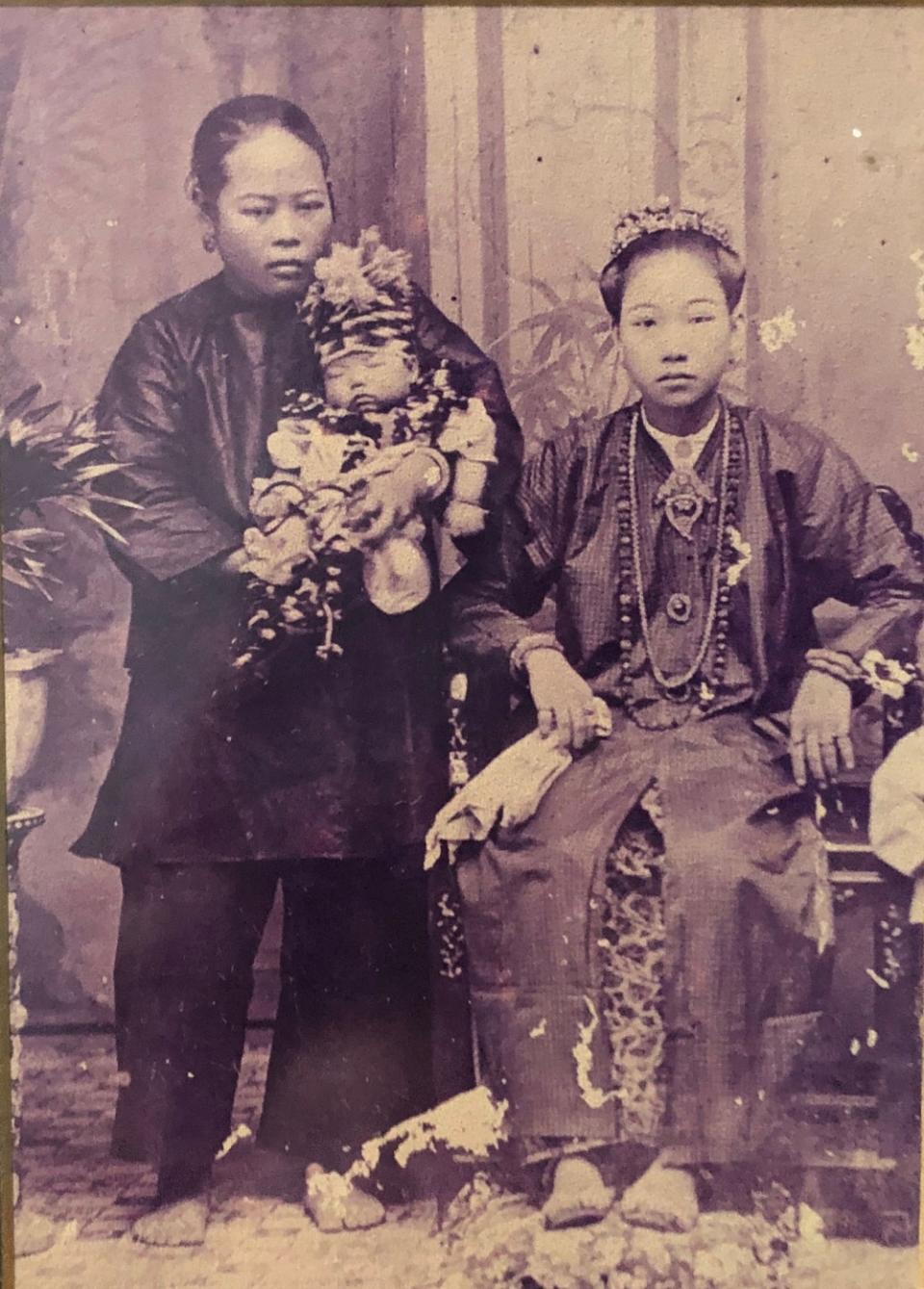 Cecilia Lim's father-in-law when he was a baby (centre). His mother (right) is seen here wearing the ‘baju panjang’. — Picture courtesy of Cecilia Lim