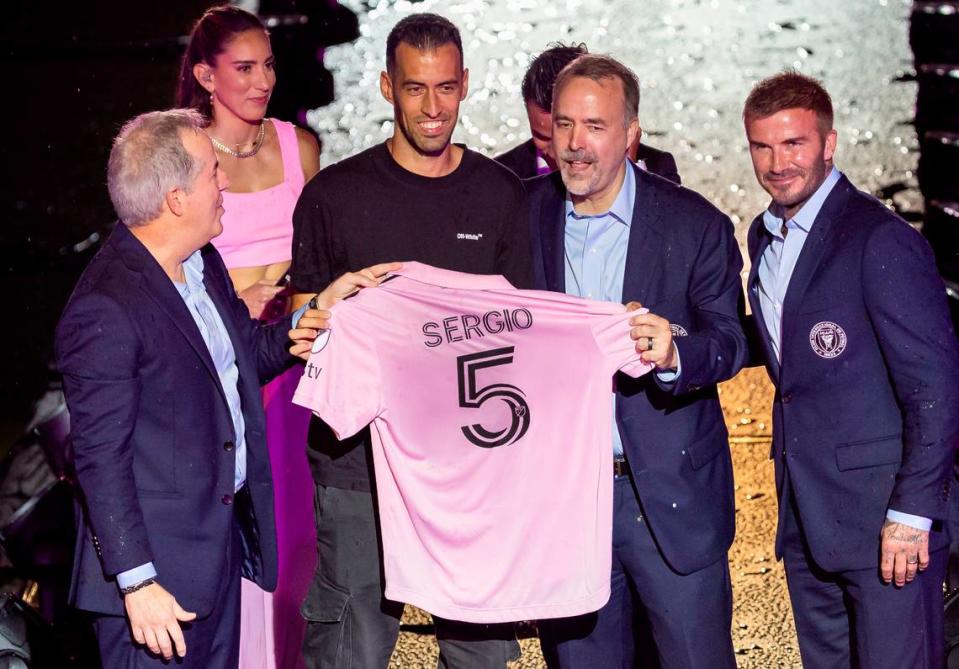 Sergio Busquets presents his jersey next to Inter Miami owners, Jorge Mas, far-left, Jose Mas, third from left, and David Beckham, far-right, during the team’s The Unveil event at DRV PNK Stadium on Sunday, July 16, 2023, in Fort Lauderdale, Fla. The event was held to officially welcome Argentine forward Lionel Messi (10) and Spanish midfielder Sergio Busquets (5) to the team. MATIAS J. OCNER/mocner@miamiherald.com