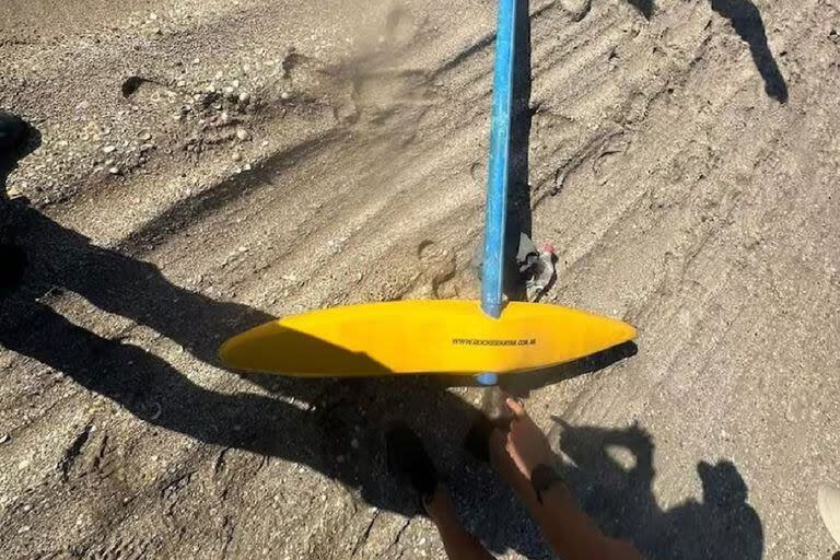 Partes de un kayak encontradas en Cariló