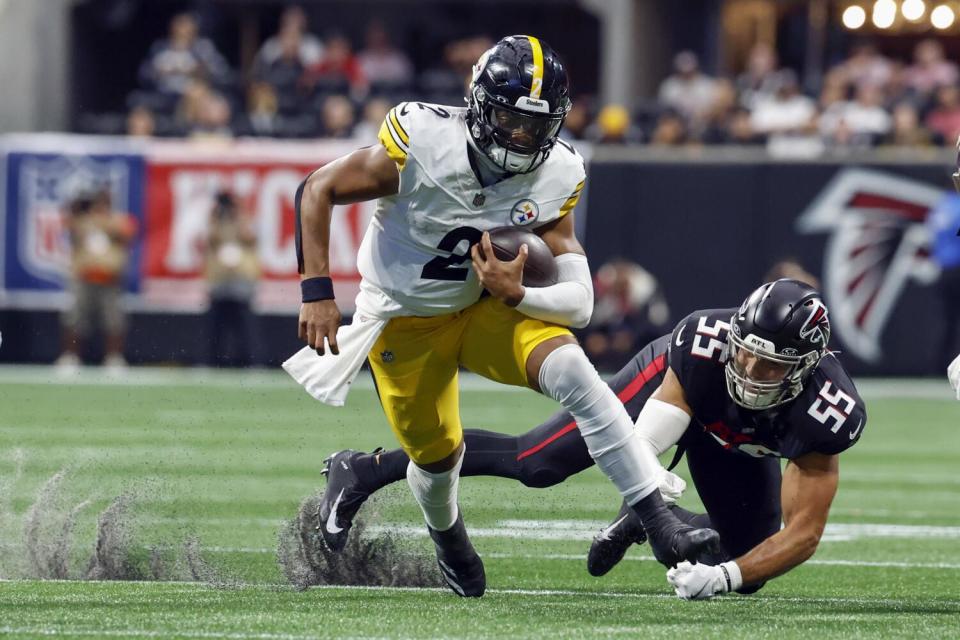 Steelers quarterback Justin Fields (2) carries the ball as Falcons linebacker Kaden Elliss (55) pursues.