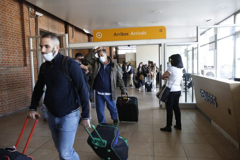 Arribo de turistas uruguayos en barco a Buenos Aires