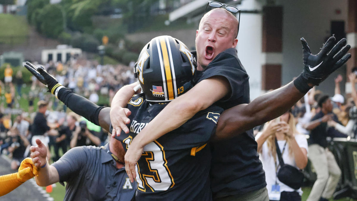 watch-appalachian-state-s-improbable-walk-off-hail-mary-vs-troy