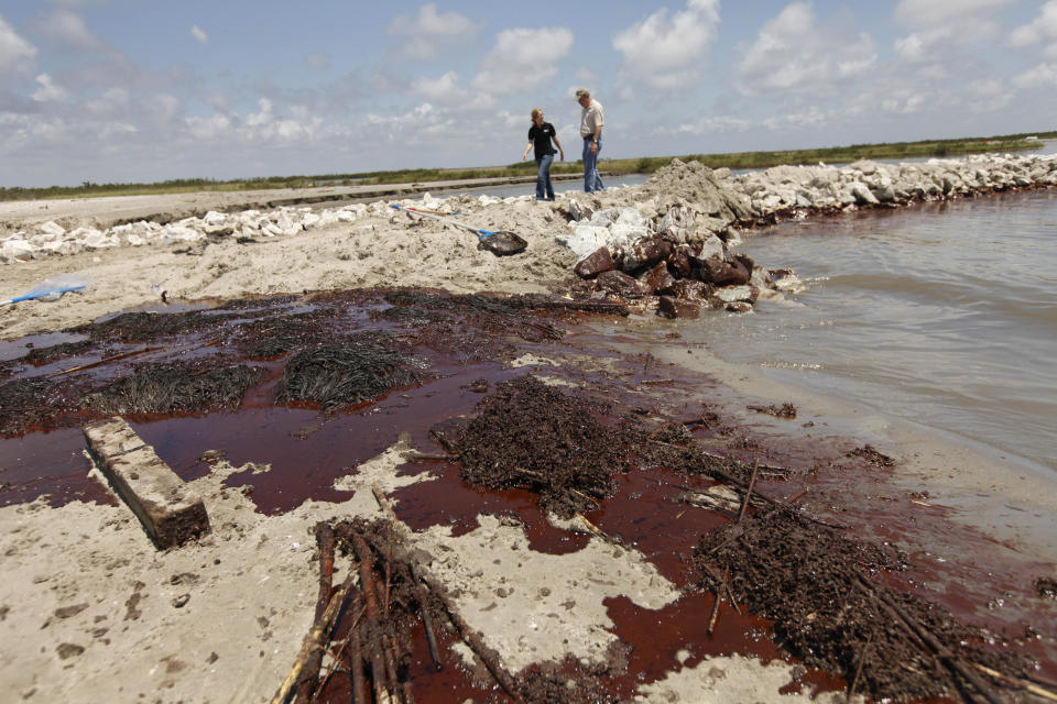 Oil washes ashore against a land bridge built by the Louisiana National Guard to hold back oil from the Deepwater Horizon oil spill in Grand Isle, Louisiana, May 21, 2010. (Photo: Gerald Herbert/AP)