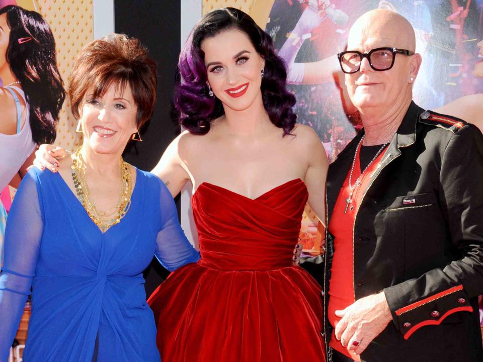 Gregg DeGuire/WireImage Katy Perry (C) and mom Mary Perry Hudson and dad Keith Hudson arrive at 