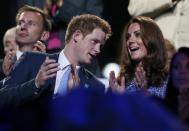 Le Prince Harry et Kate Middleton lors de la cérémonie de clôture des J.O. de Londres le 12 août 2012 - REUTERS/Stefan Wermuth