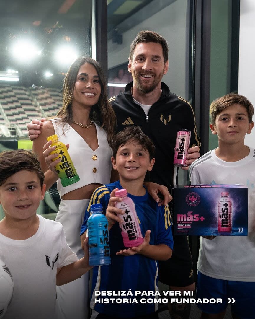 Antonela Roccuzzo, Lionel Messi, Ciro, Mateo y Thiago presentaron 