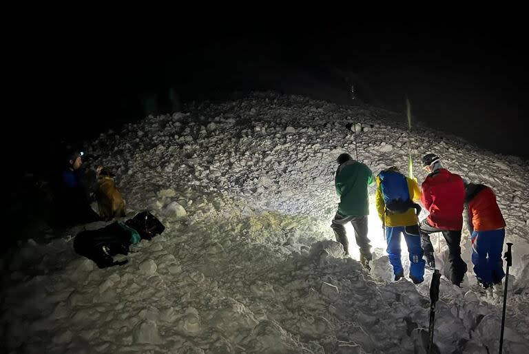 Encuentran vivo al tercer accidentado en la avalancha en el Cerro López