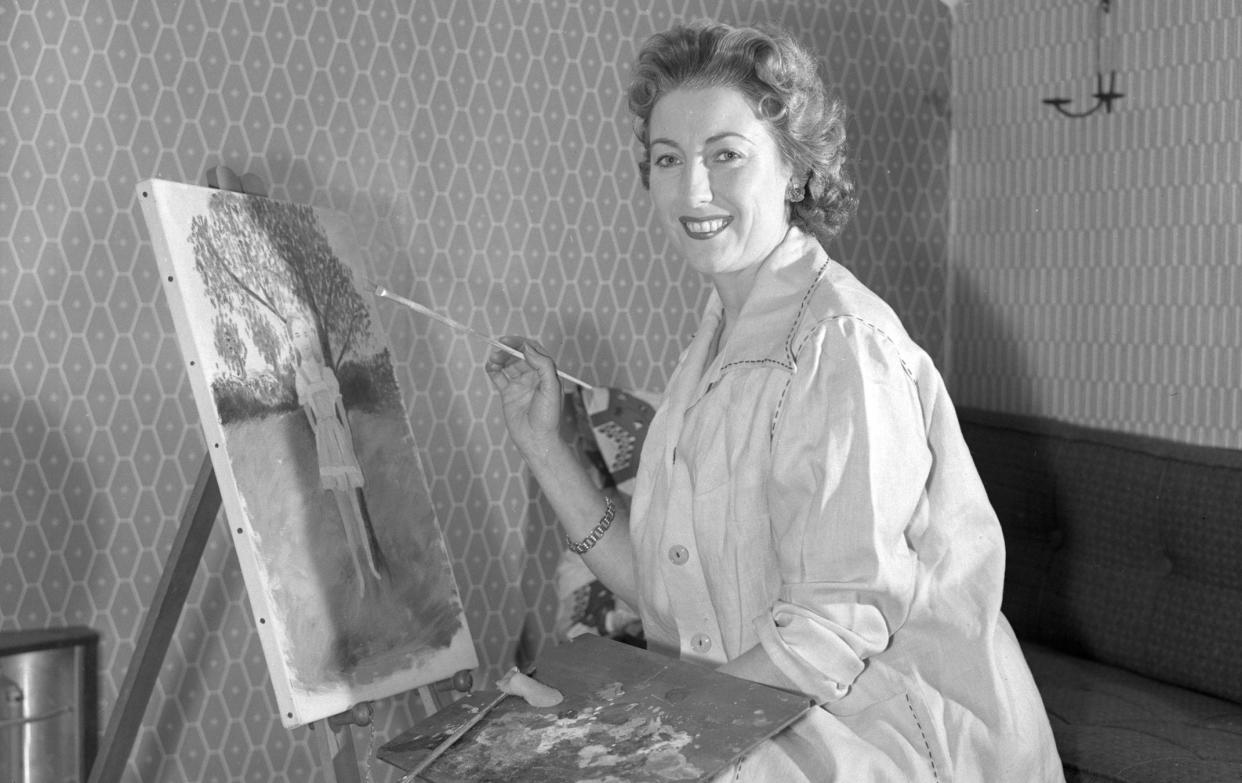 Dame Vera Lynn painting at her home - Alamy