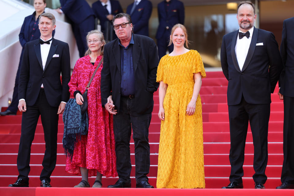 (L-R) Jussi Vatanen, Paula Oinonen, Director Aki Kaurismäki, Alma Pöysti and Misha Jaari attend the “Kuolleet Lehdet (Fallen Leaves)” red carpet