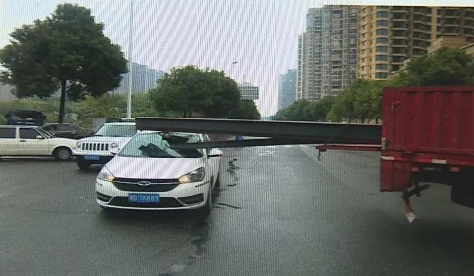 The beams impaled the car’s windscreen as it passed the lorry. Source: AsiaWire/Australscope