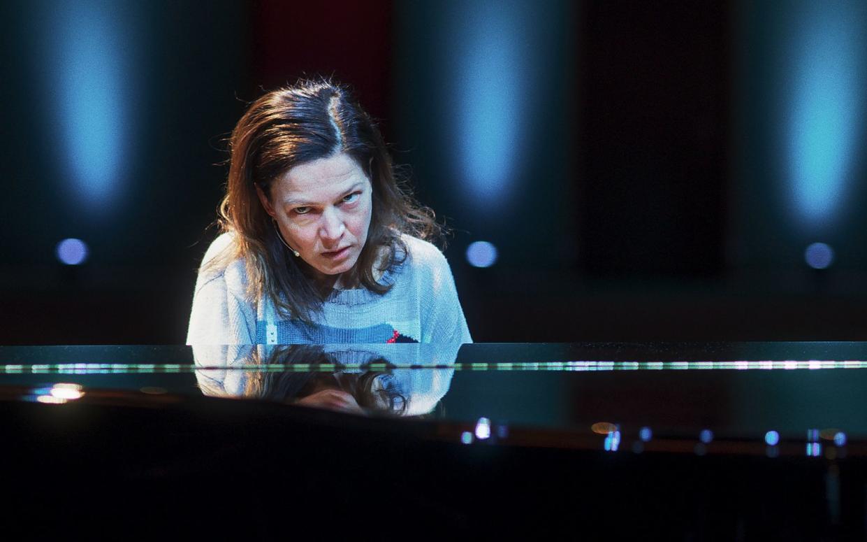 Mit "Vier Minuten" feierte Hannah Herzsprung 2006 ihren ersten großen Kinoerfolg. In "15 Jahre" schlüpft sie nun erneut in die Rolle der Pianistin Jenny von Loeben. (Bild: Leonine)