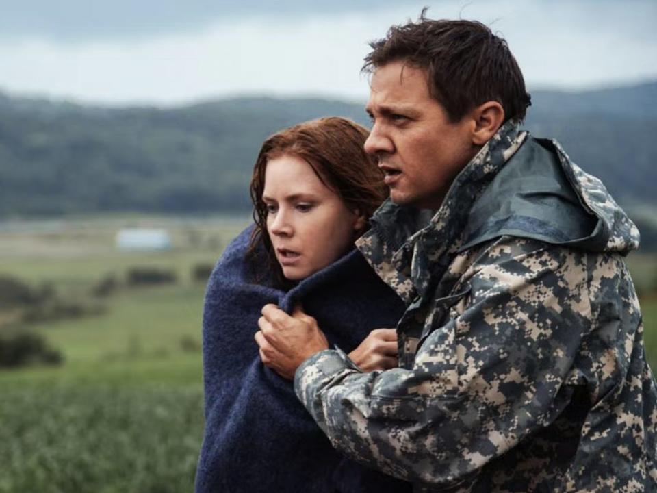 Amy Adams as Louise Banks and Jeremy Renner as Ian Donnelly in "Arrival."