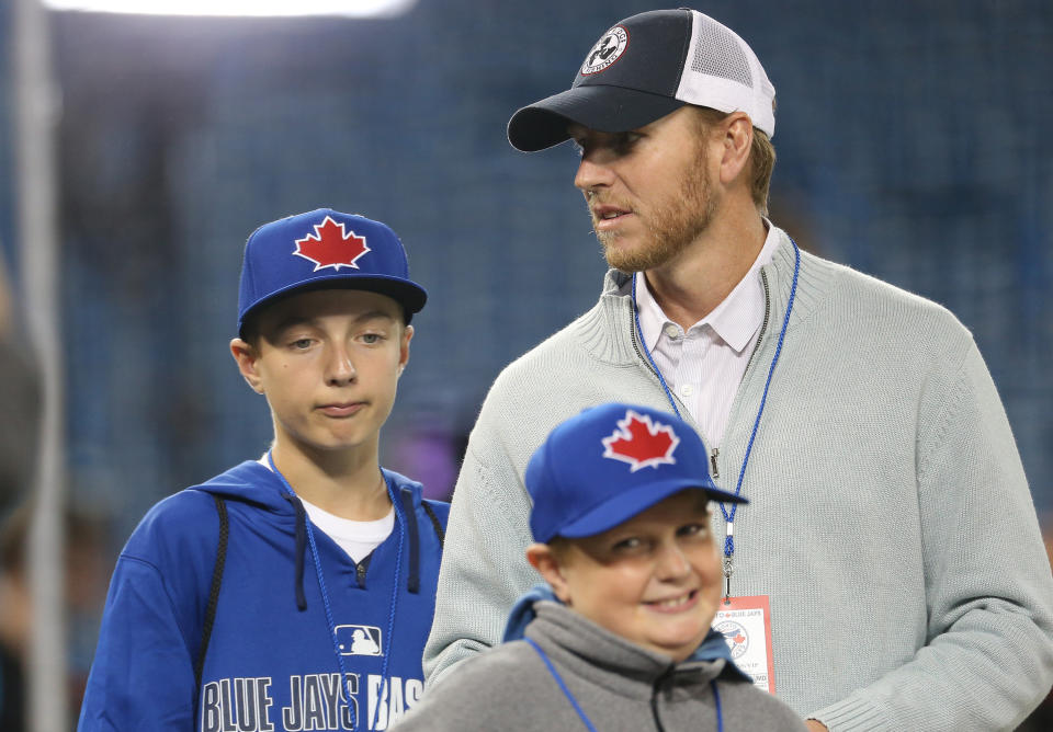 Roy Halladay with his sons Braden and Ryan in 2014. (Getty)