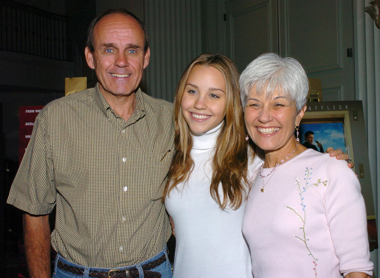 Amanda Bynes (center) with parents Rick, at left, and Lynn Bynes.