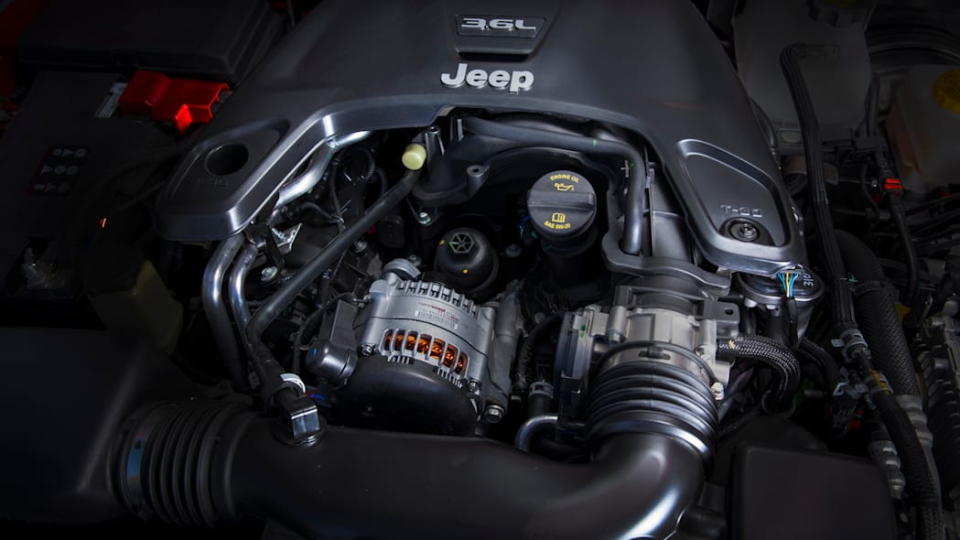 圖／動力部份，2022 Jeep Wrangler採用3.6升Pentastar V6引擎，齒輪比改為4.88:1，能達到更好的越野能力。