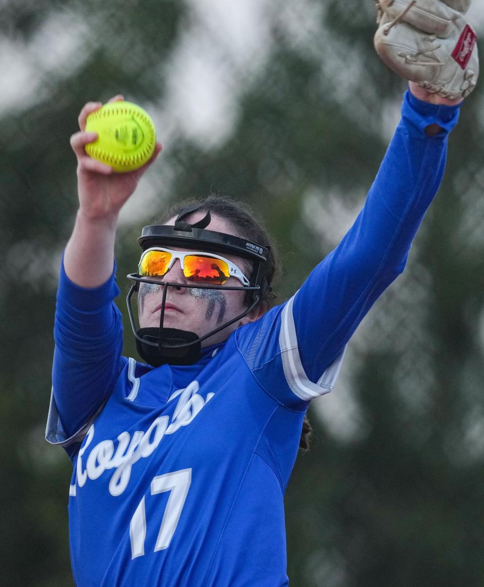 Hamilton Southeastern Royals Grace Swedarsky (17) pitches the ball Tuesday, April 25, 2023 at Fishers High School in Fishers. The Fishers Tigers defeated the Hamilton Southeastern Royals, 1-0. 