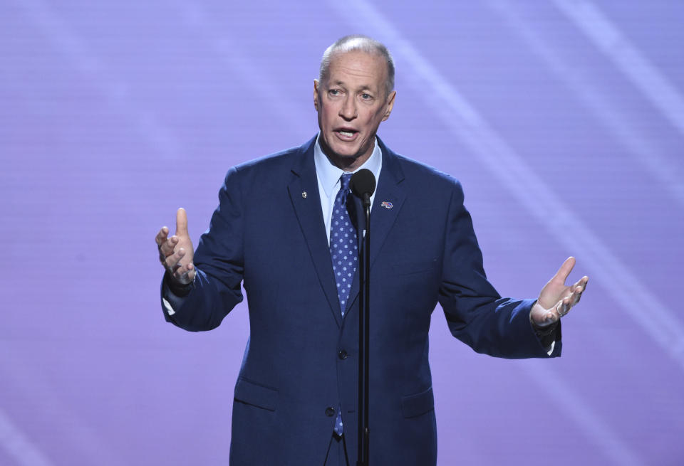 Former NFL quarterback Jim Kelly and his wife announced that his most recent scan came back cancer-free. (AP)