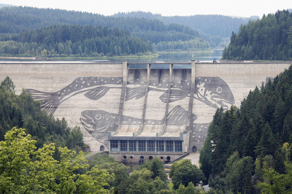 Cleaning the world’s most famous monuments