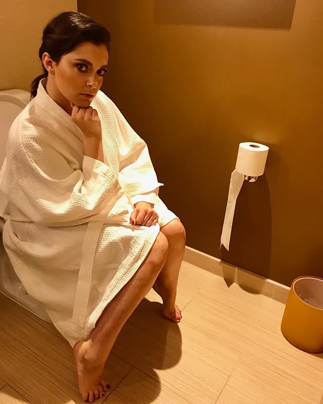 <p>The <em>Crazy Ex-Girlfriend</em> funny gal pulled back the curtain on her Emmy prep. “My number one step for red carpet prep is number one,” she wrote. (Photo: <a rel="nofollow noopener" href="https://www.instagram.com/p/BZKDzQuBGXa/?hl=en&taken-by=racheldoesstuff" target="_blank" data-ylk="slk:Rachel Bloom via Instagram;elm:context_link;itc:0;sec:content-canvas" class="link ">Rachel Bloom via Instagram</a>) </p>