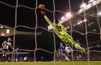 <p>Britain Football Soccer – Tottenham Hotspur v Chelsea – Premier League – White Hart Lane – 4/1/17 Tottenham’s Dele Alli scores their first goal Reuters / Dylan Martinez Livepic EDITORIAL USE ONLY. No use with unauthorized audio, video, data, fixture lists, club/league logos or “live” services. Online in-match use limited to 45 images, no video emulation. No use in betting, games or single club/league/player publications. Please contact your account representative for further details. </p>