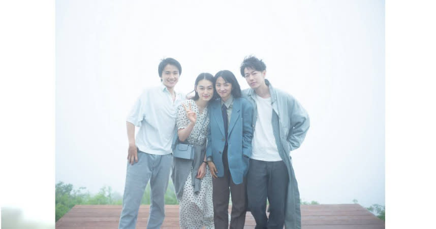 木戶大聖（左起）、八木莉可子、滿島光和佐藤健在影集中不可能同時出現，四人合照相當吸睛。（圖／Netflix提供）