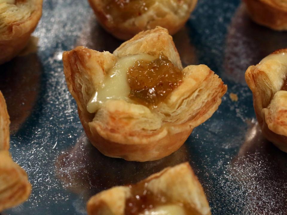 Brie-and-Fig Puffed Pastry Bites
