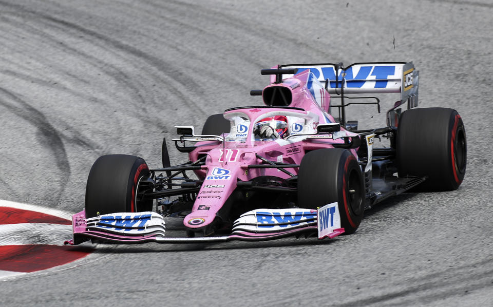 El piloto mexicano Sergio Pérez de Racing Point durante el Gran Premio de Estiria en Spielberg, Austria, el domingo 12 de julio de 2020. (Mark Thompson/Pool vía AP)