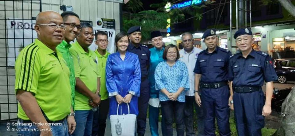 Jasni is seen here in the Hari Raya Aidilfitri celebration by the US9 RA on June 22, 2019, with Subang Jaya assemblyman Michelle Ng and MPSJ councillor Lee Jen Uyin. ― Picture courtesy of USJ9 residents