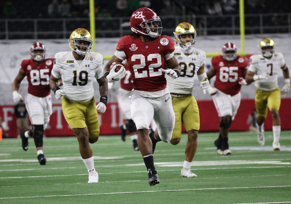 Jan 1, 2021; Arlington, TX, USA; Alabama Crimson Tide running back Najee Harris (22) runs the ball against the Notre Dame Fighting Irish during the first half in the Rose Bowl at AT&T Stadium. Mandatory Credit: Kevin Jairaj-USA TODAY Sports