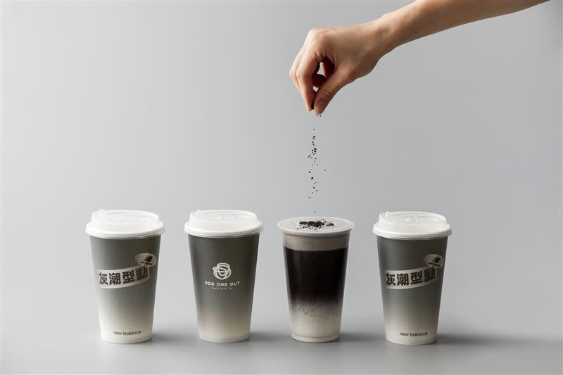 New Balance與ODD ONE OUT合作推出Grey Days限定「元祖灰鮮奶茶」。（圖／品牌業者提供）